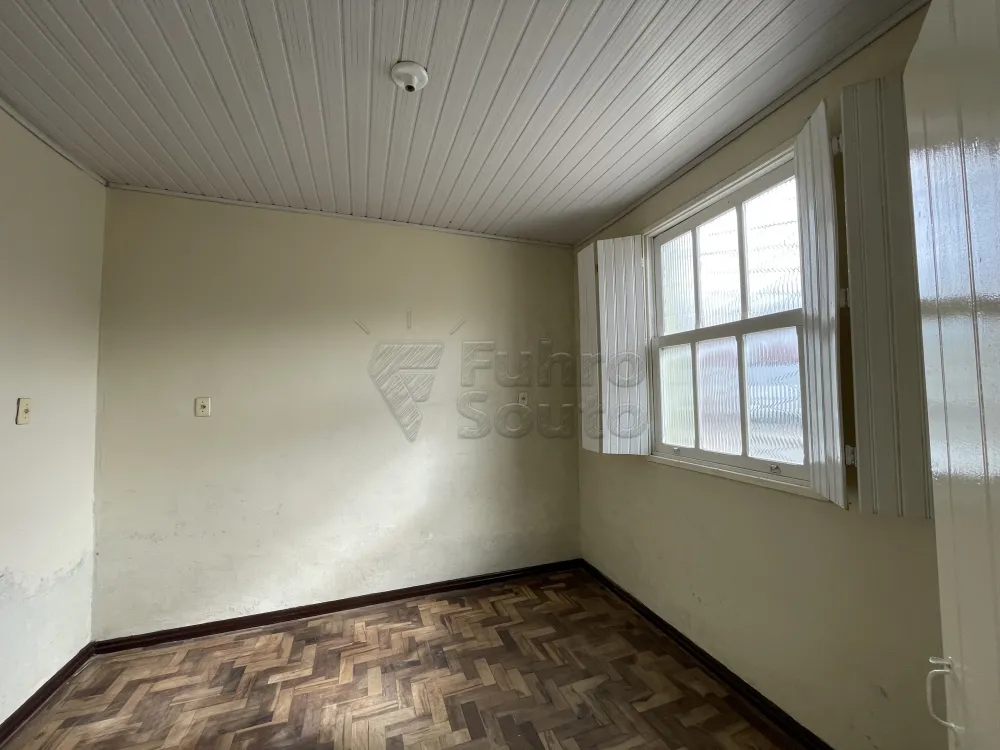 Comprar Casa / Padr&atilde;o em Pelotas R$ 650.000,00 - Foto 5