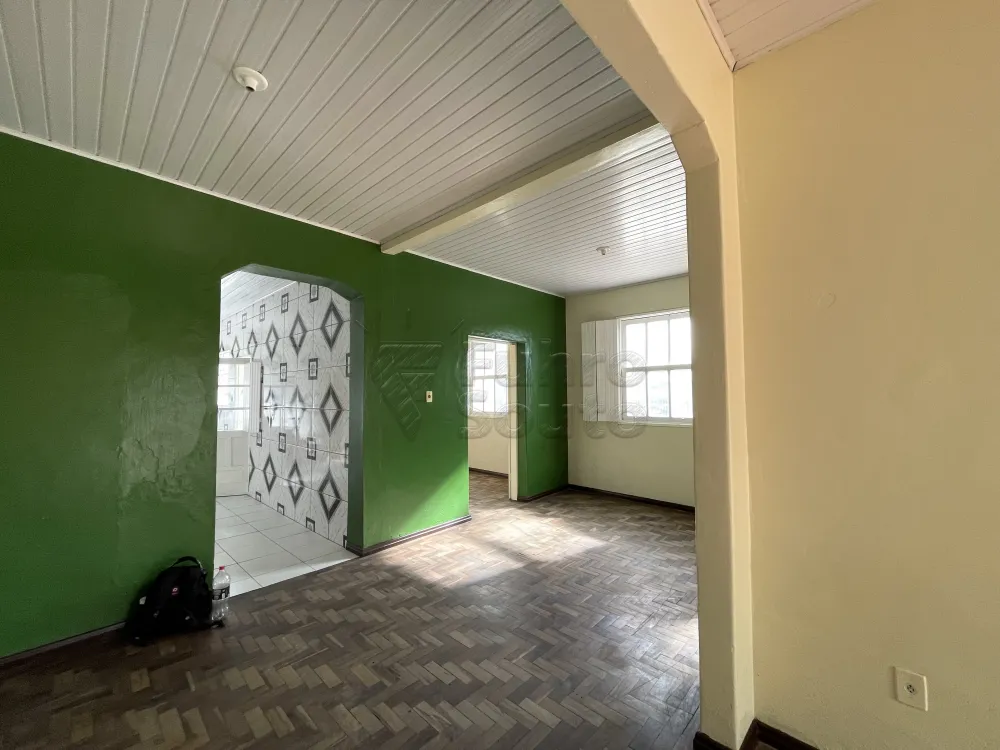 Comprar Casa / Padr&atilde;o em Pelotas R$ 650.000,00 - Foto 2