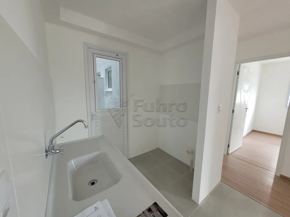 Comprar Apartamento / Padr&atilde;o em Pelotas R$ 245.000,00 - Foto 4