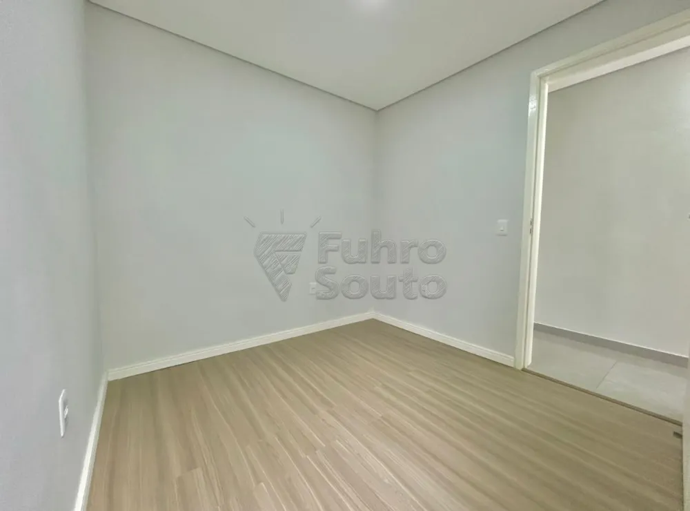 Comprar Casa / Padr&atilde;o em Pelotas R$ 235.000,00 - Foto 4