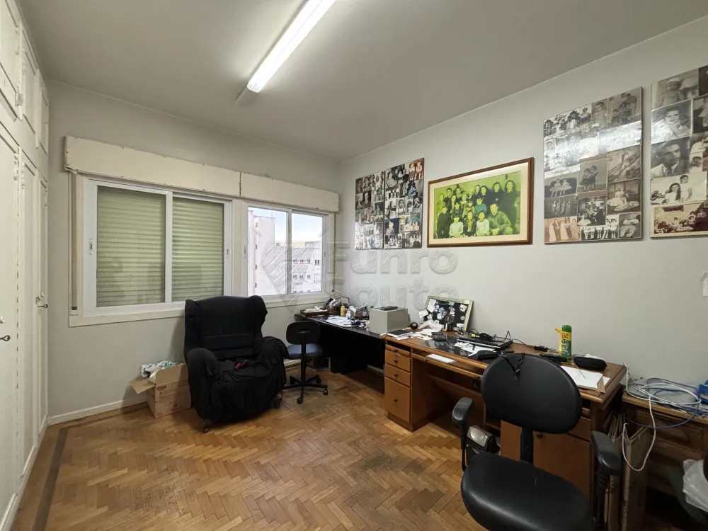 Comprar Apartamento / Padr&atilde;o em Pelotas R$ 800.000,00 - Foto 10