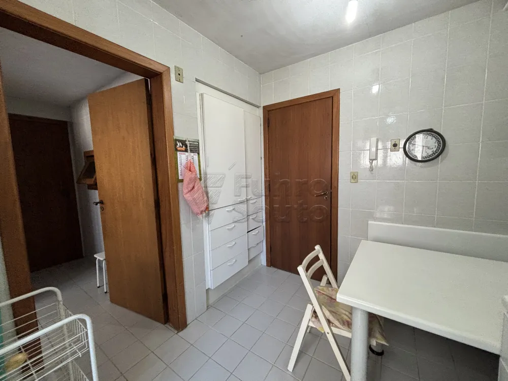 Comprar Apartamento / Padr&atilde;o em Pelotas R$ 850.000,00 - Foto 4