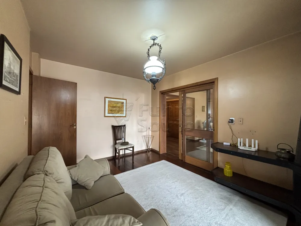 Comprar Apartamento / Padr&atilde;o em Pelotas R$ 850.000,00 - Foto 10