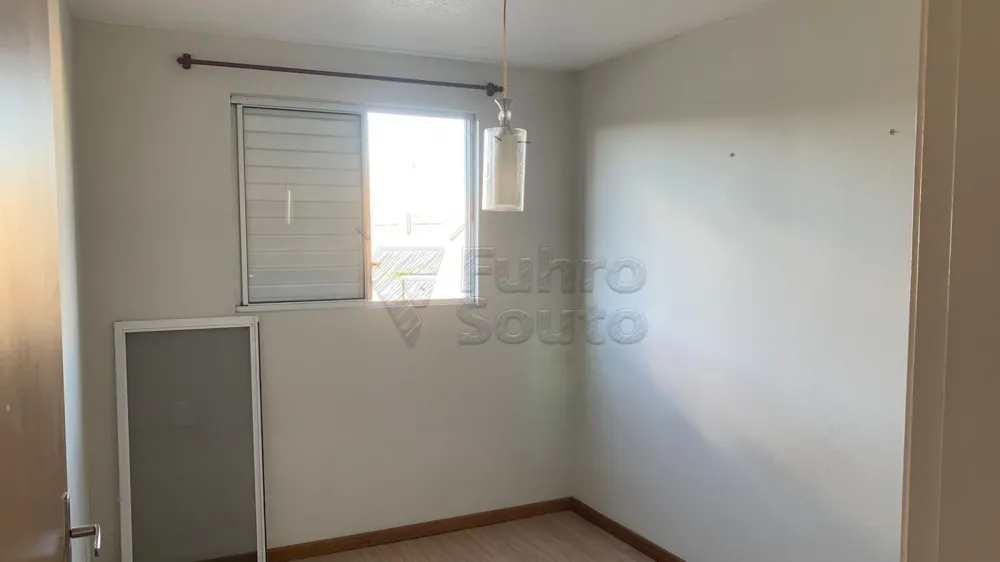 Comprar Apartamento / Padr&atilde;o em Pelotas R$ 160.000,00 - Foto 3