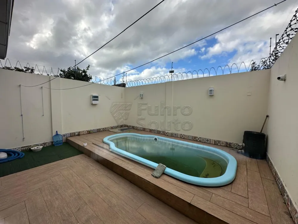 Comprar Casa / Padr&atilde;o em Pelotas R$ 810.000,00 - Foto 15