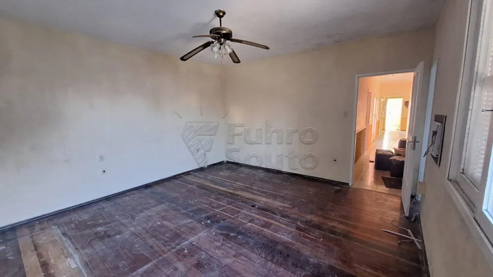 Comprar Casa / Padr&atilde;o em Pelotas R$ 670.000,00 - Foto 4