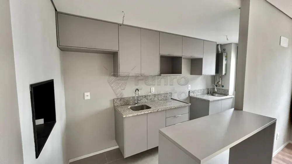 Comprar Apartamento / Padr&atilde;o em Pelotas R$ 550.000,00 - Foto 3