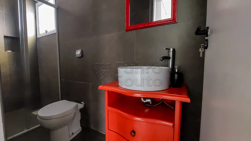 Comprar Casa / Padr&atilde;o em Pelotas R$ 650.000,00 - Foto 8