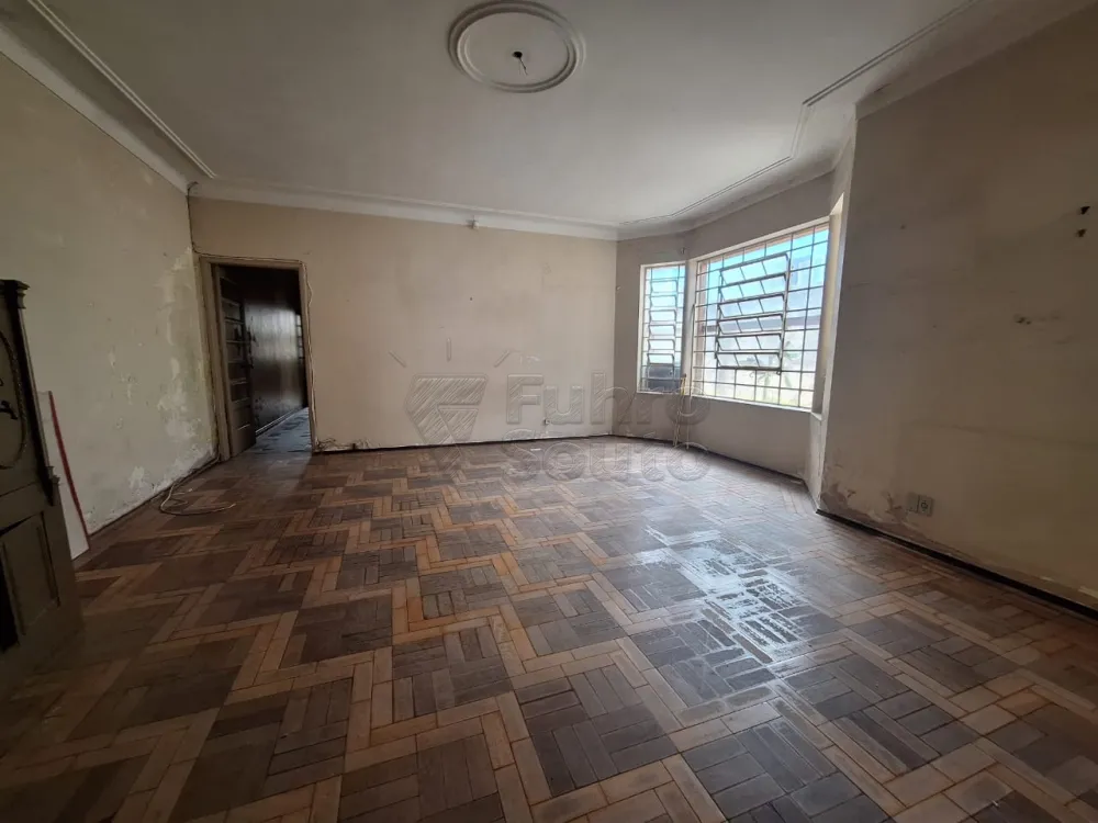 Comprar Casa / Padr&atilde;o em Pelotas R$ 700.000,00 - Foto 2