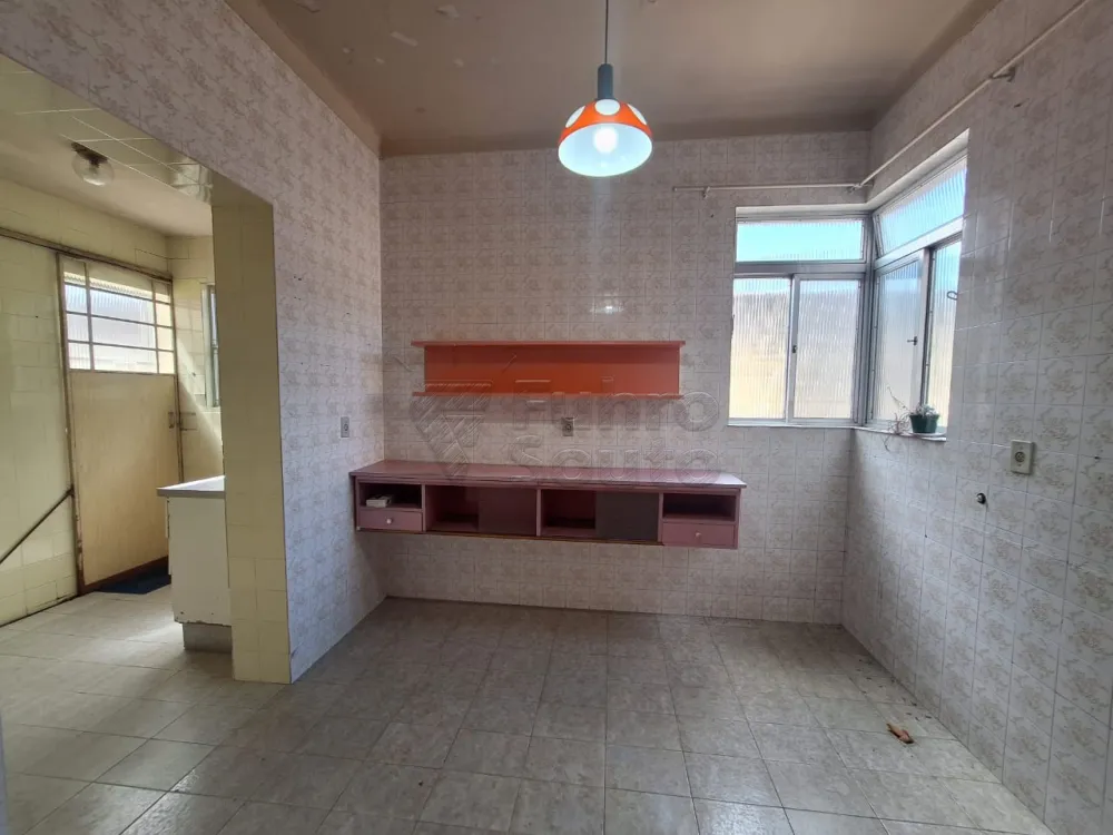 Comprar Casa / Padr&atilde;o em Pelotas R$ 700.000,00 - Foto 5