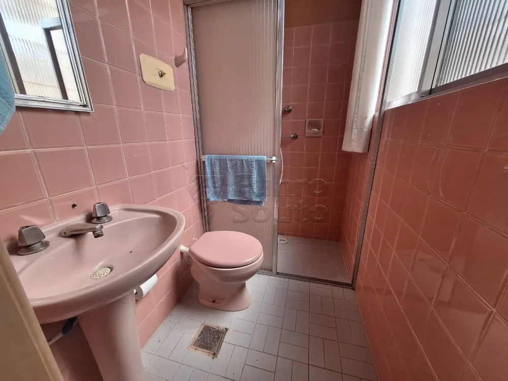 Comprar Casa / Padr&atilde;o em Pelotas R$ 700.000,00 - Foto 12