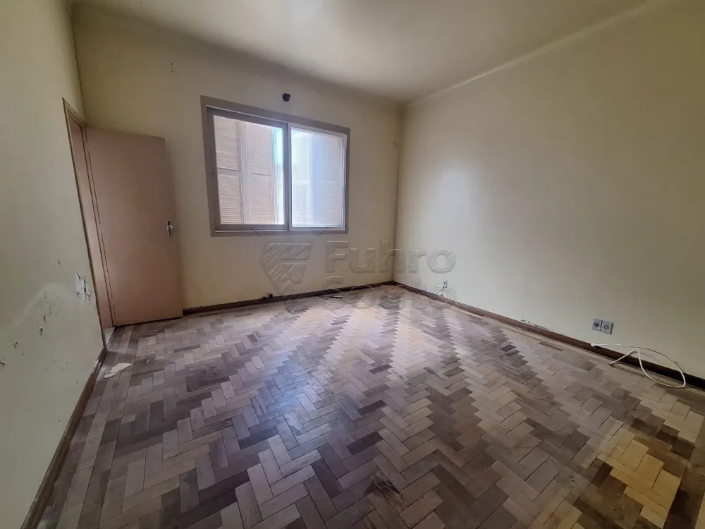 Comprar Casa / Padr&atilde;o em Pelotas R$ 700.000,00 - Foto 11