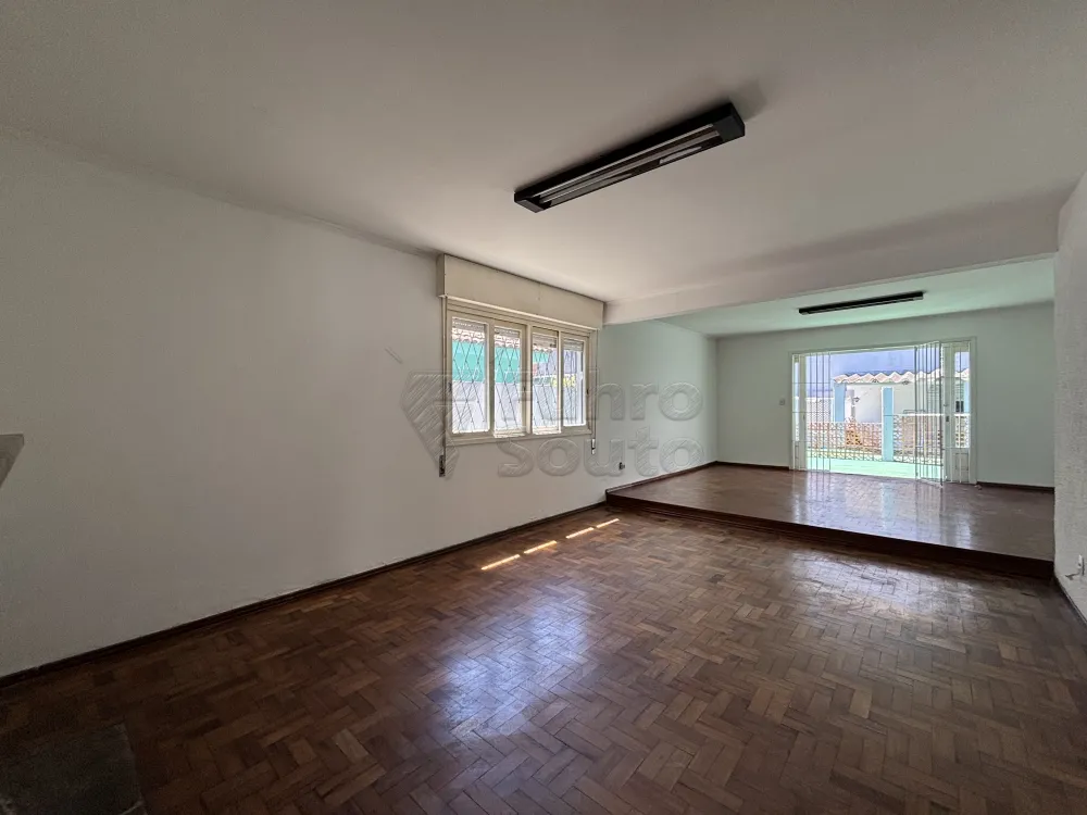 Comprar Casa / Padr&atilde;o em Pelotas R$ 1.600.000,00 - Foto 2