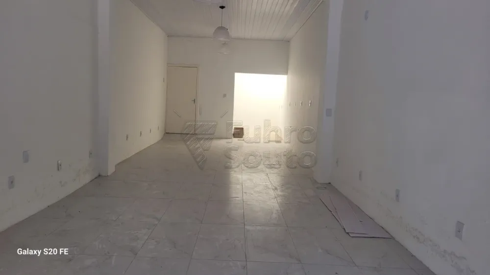 Comprar Comercial / Pr&eacute;dio em Pelotas R$ 300.000,00 - Foto 1