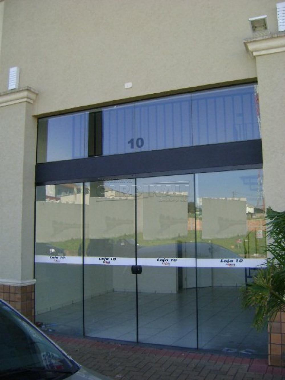 Comercial / Sala / Salão com Condomínio em São Carlos , Comprar por R$320.000,00