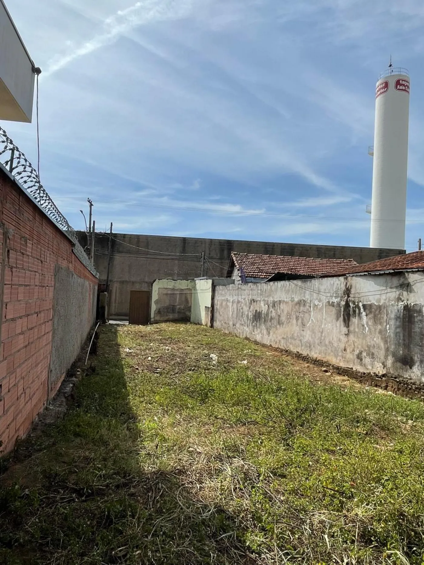 Terreno / Padrão em São Carlos , Comprar por R$250.000,00