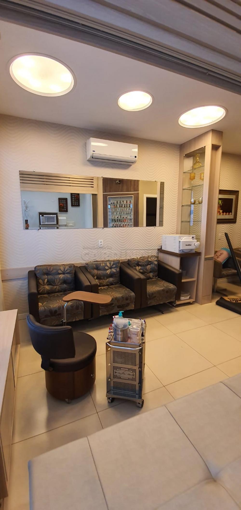 Comercial / Sala / Salão com Condomínio em São Carlos , Comprar por R$590.000,00