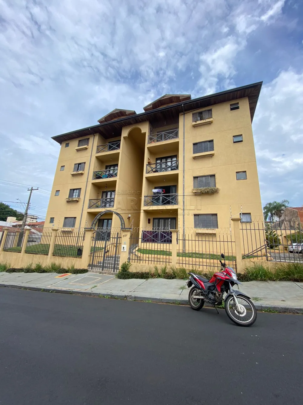 Apartamento / Padrão em São Carlos 