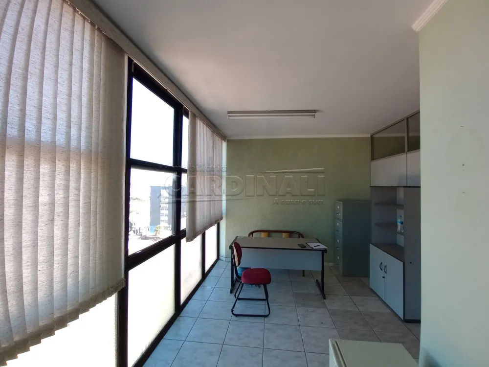 Comercial / Sala / Salão com Condomínio em São Carlos , Comprar por R$160.000,00