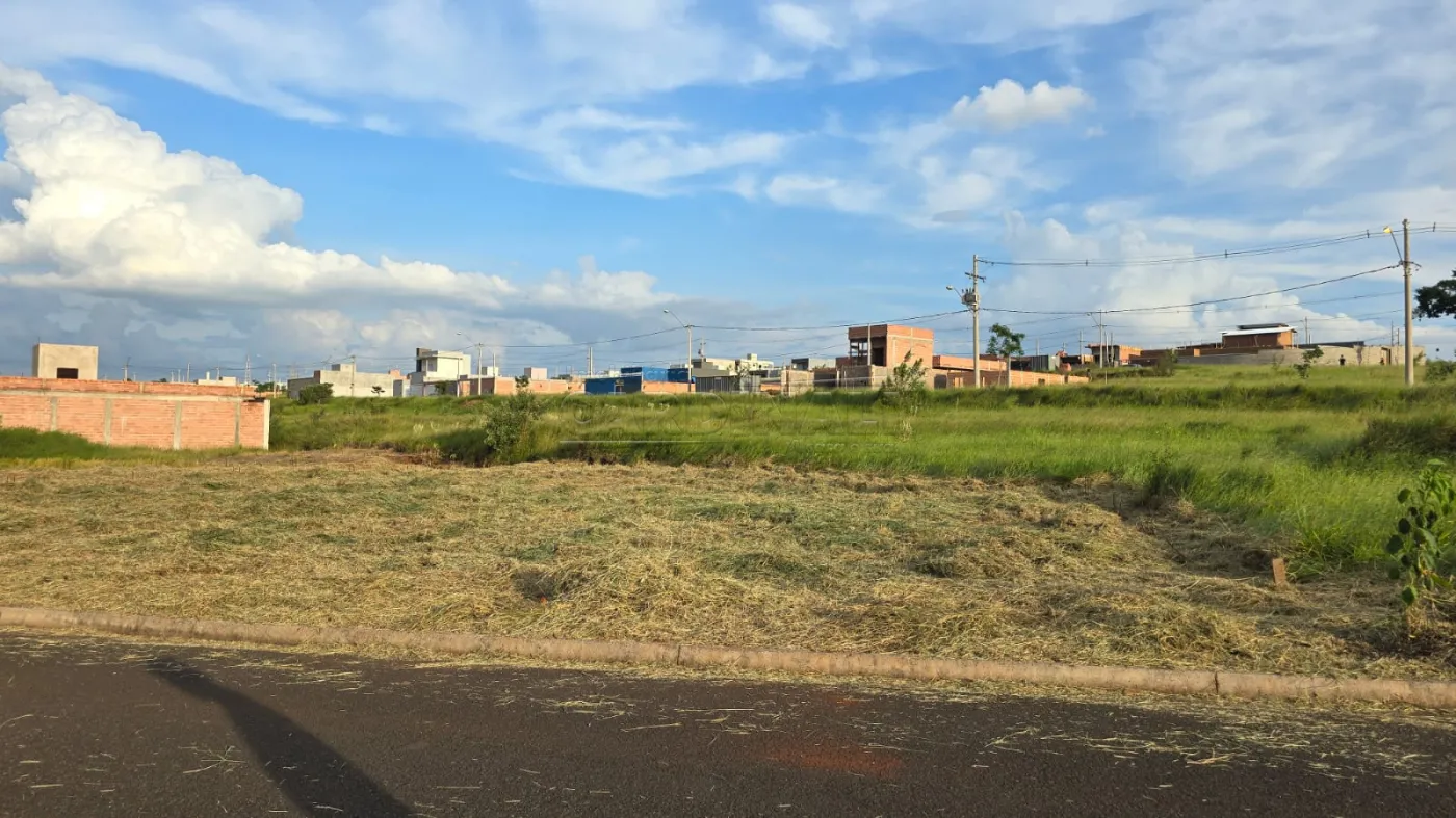 Terreno / Padrão em São Carlos , Comprar por R$224.000,00