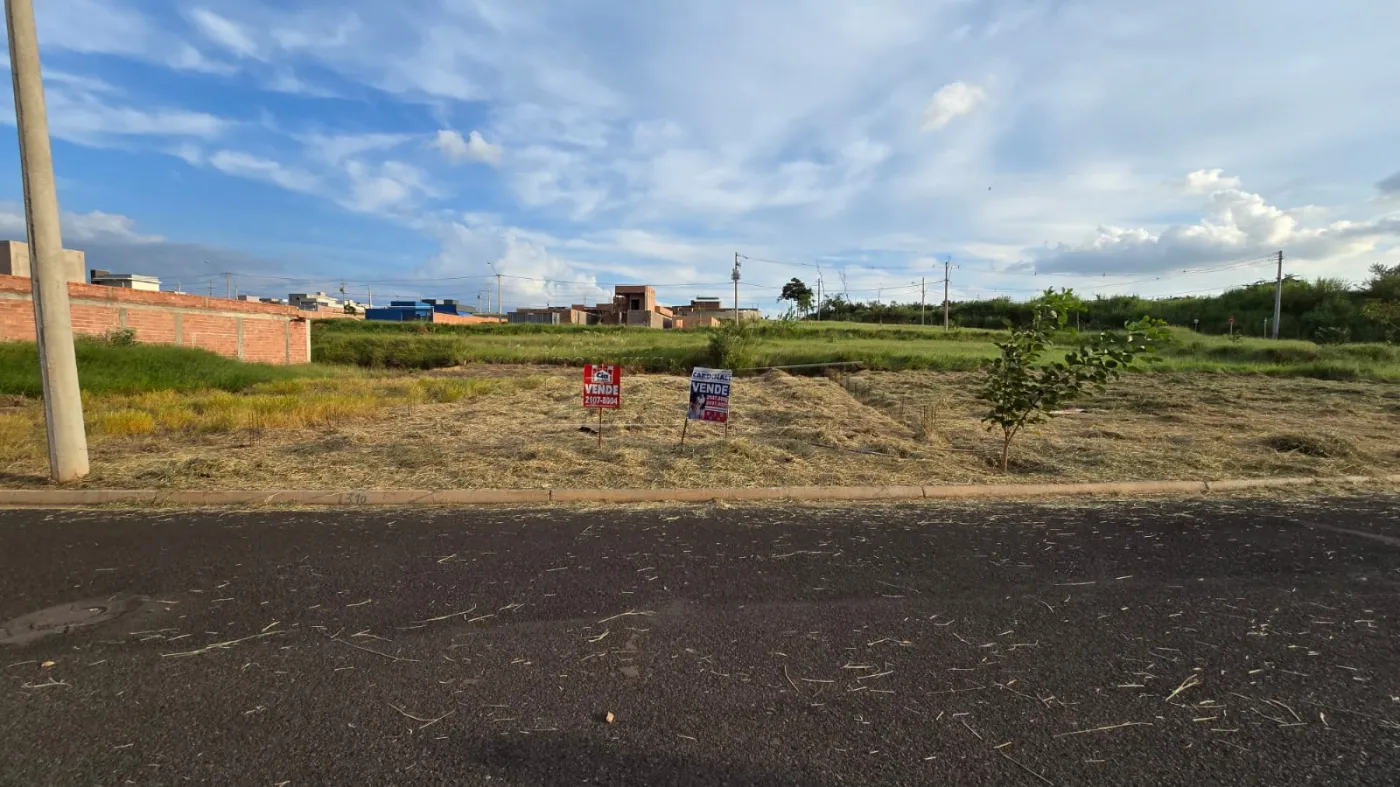 Terreno / Padrão em São Carlos , Comprar por R$135.000,00