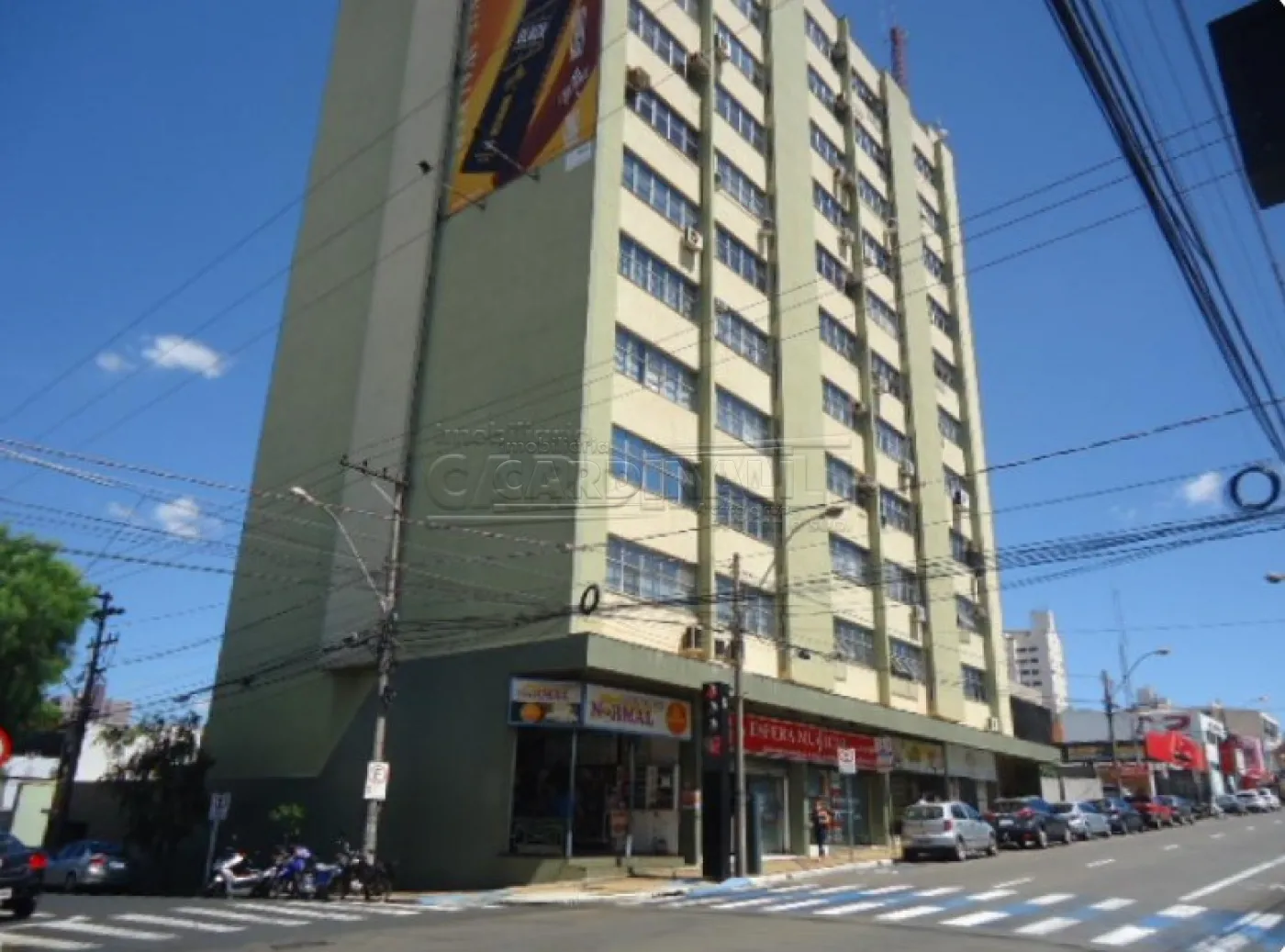Comercial / Sala / Salão com Condomínio em São Carlos , Comprar por R$160.000,00