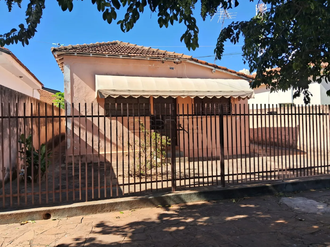 Casa / Padrão em Araraquara Alugar por R$1.500,00