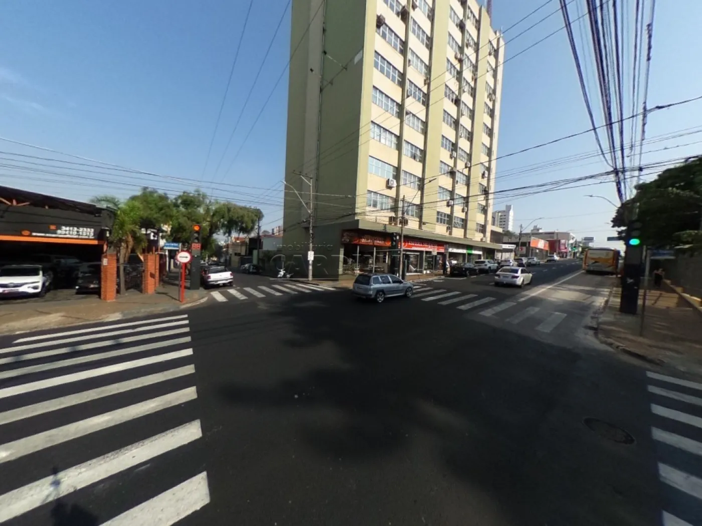 Comercial / Sala / Salão com Condomínio em São Carlos , Comprar por R$192.000,00