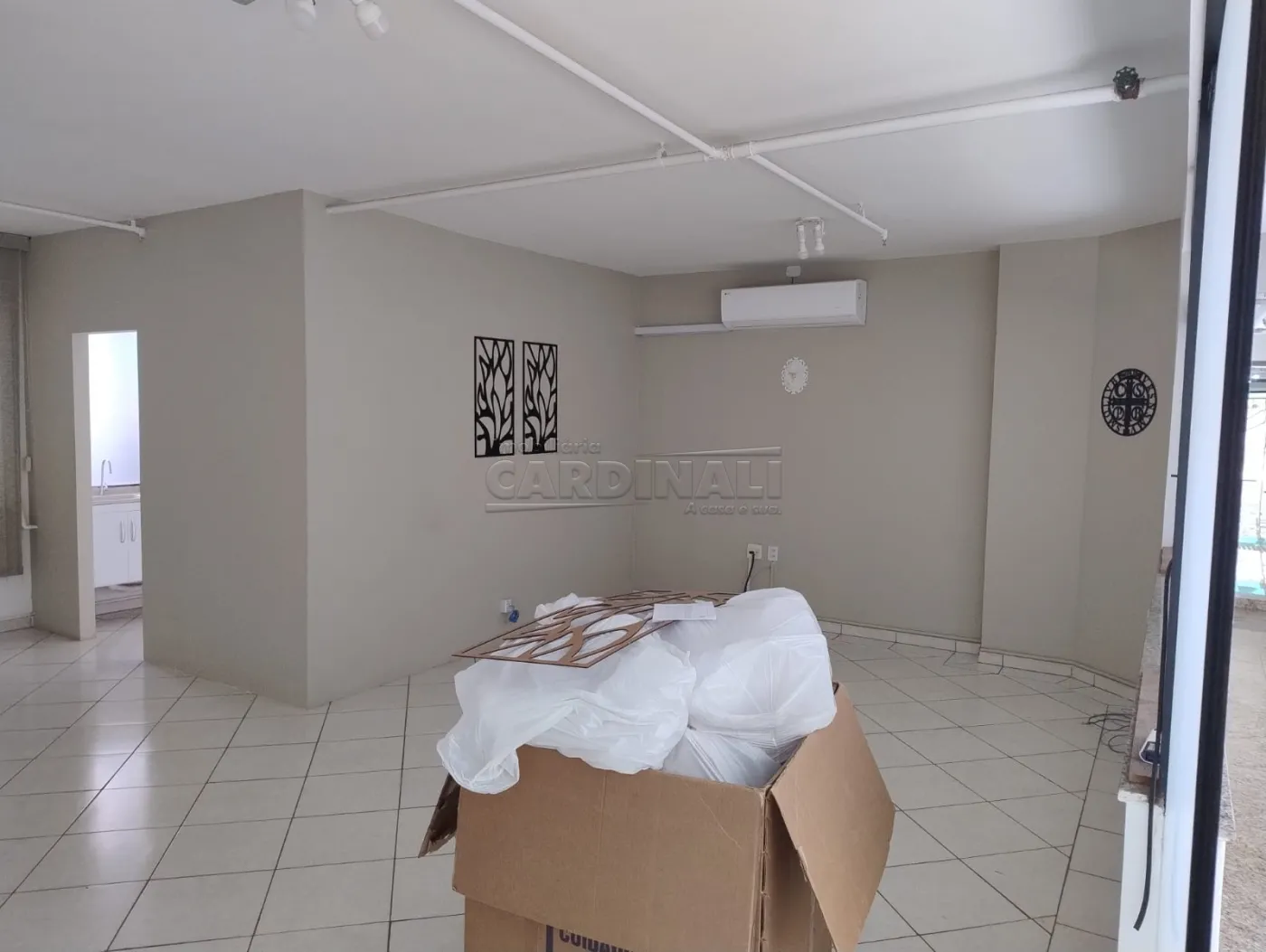 Comercial / Sala / Salão com Condomínio em São Carlos , Comprar por R$450.000,00