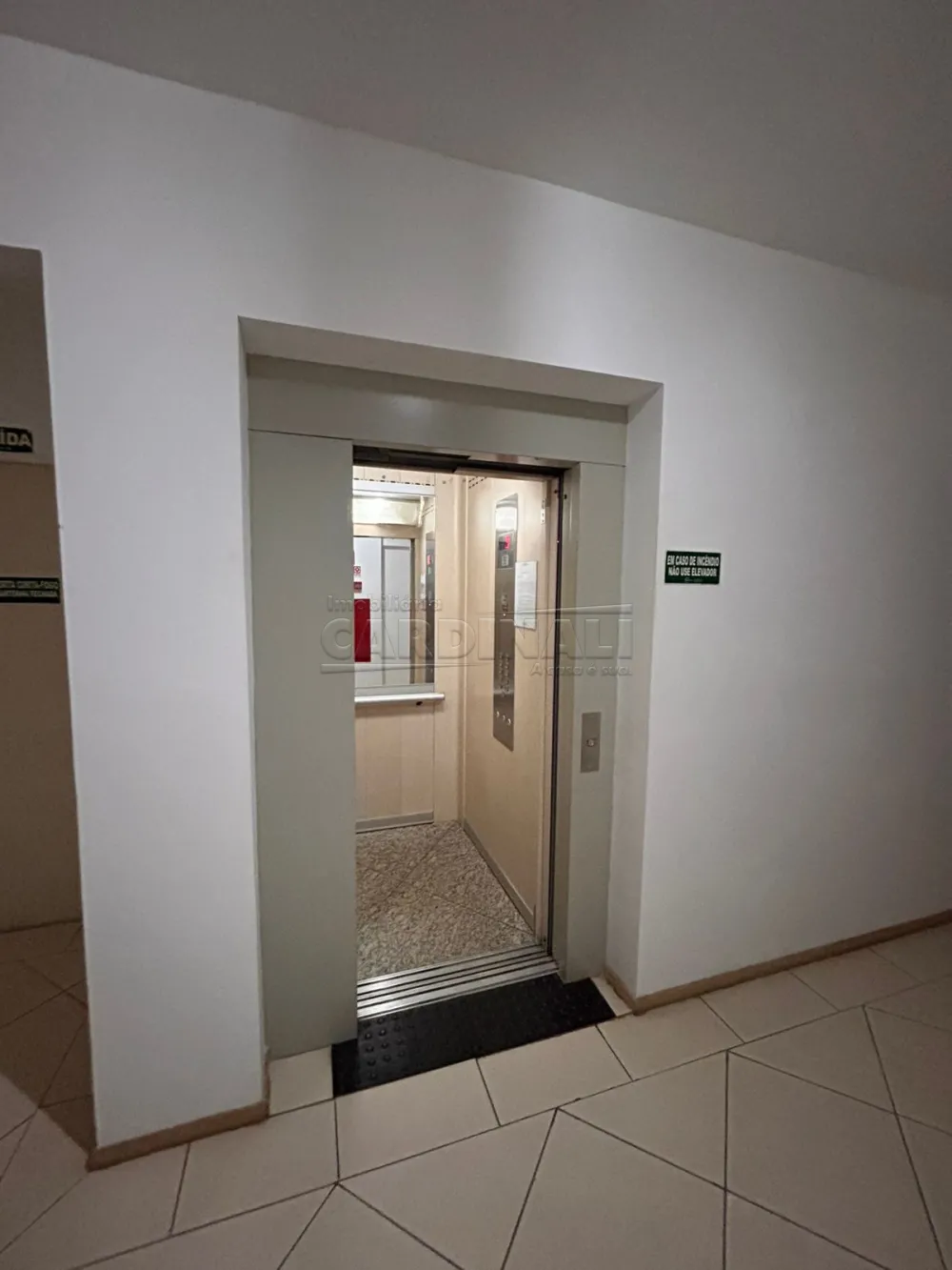 Alugar Apartamento / Padr&atilde;o em S&atilde;o Carlos R$ 1.445,00 - Foto 2