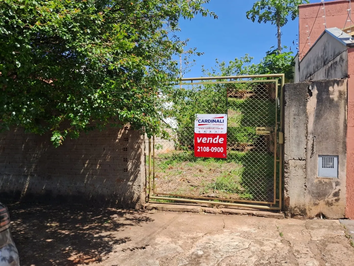 Terreno / Padrão em Araraquara Alugar por R$2.500,00