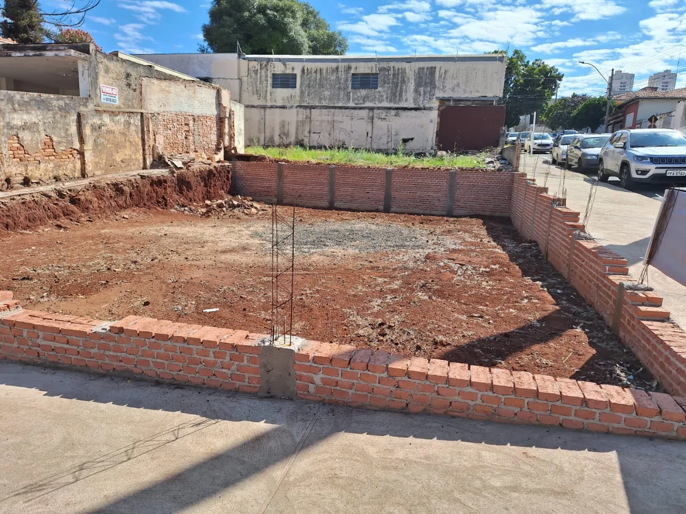 Terreno / Padrão em São Carlos , Comprar por R$250.000,00