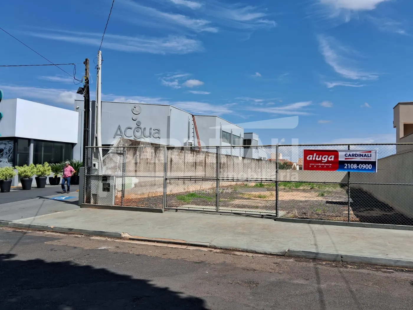 Terreno / Padrão em Araraquara Alugar por R$2.800,00