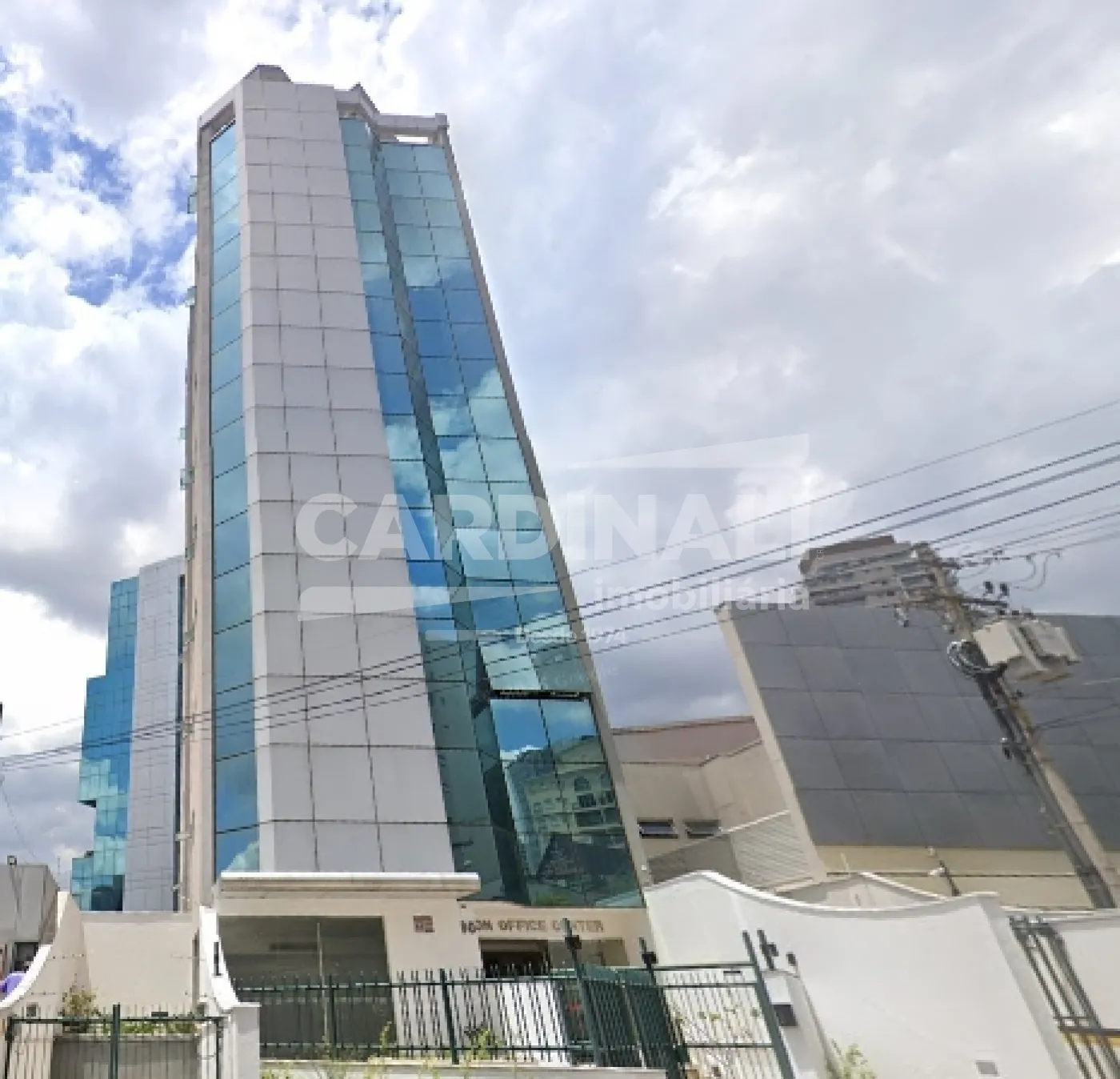 Comercial / Sala / Salão com Condomínio em Campinas Alugar por R$2.900,00