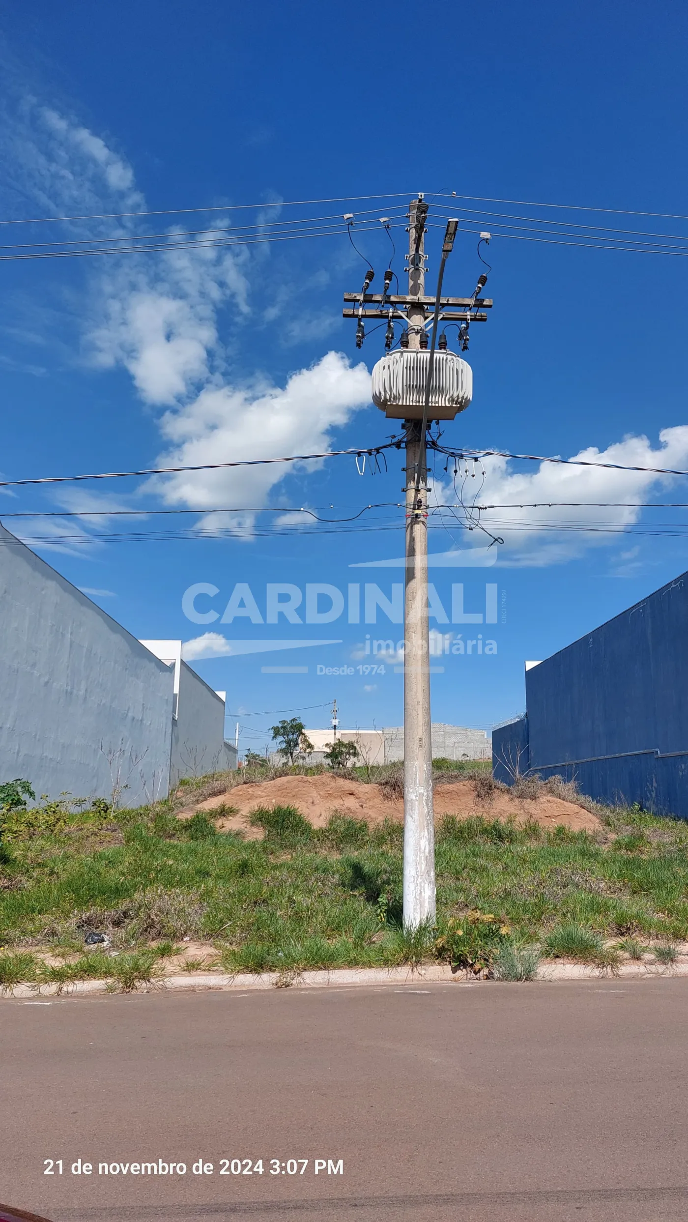 Terreno / Padrão em São Carlos , Comprar por R$570.000,00