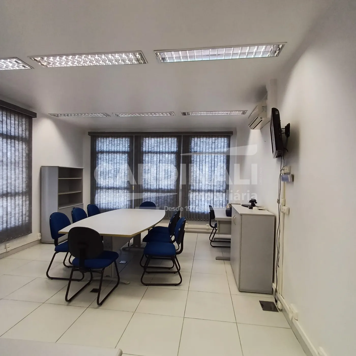 Comercial / Sala / Salão com Condomínio em São Carlos , Comprar por R$328.000,00
