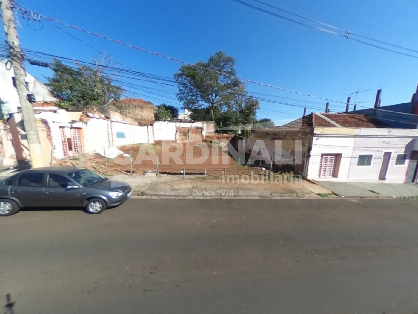 Terreno / Padrão em São Carlos , Comprar por R$450.000,00