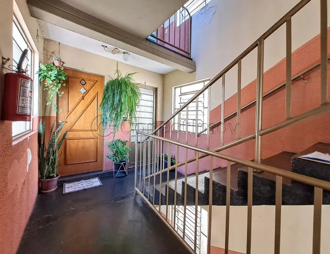 Alugar Apartamento / Padr&atilde;o em Ribeir&atilde;o Preto R$ 1.300,00 - Foto 1