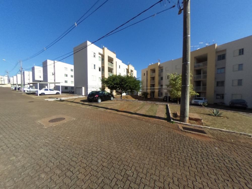 Alugar Apartamento / Padr&atilde;o em S&atilde;o Carlos R$ 1.112,00 - Foto 12
