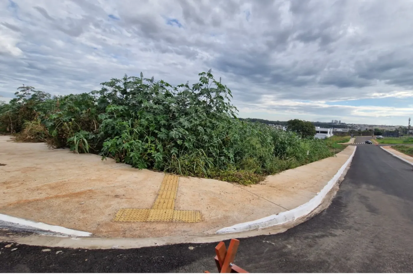 Comprar Terreno / Padr&atilde;o em Bauru R$ 550.000,00 - Foto 1