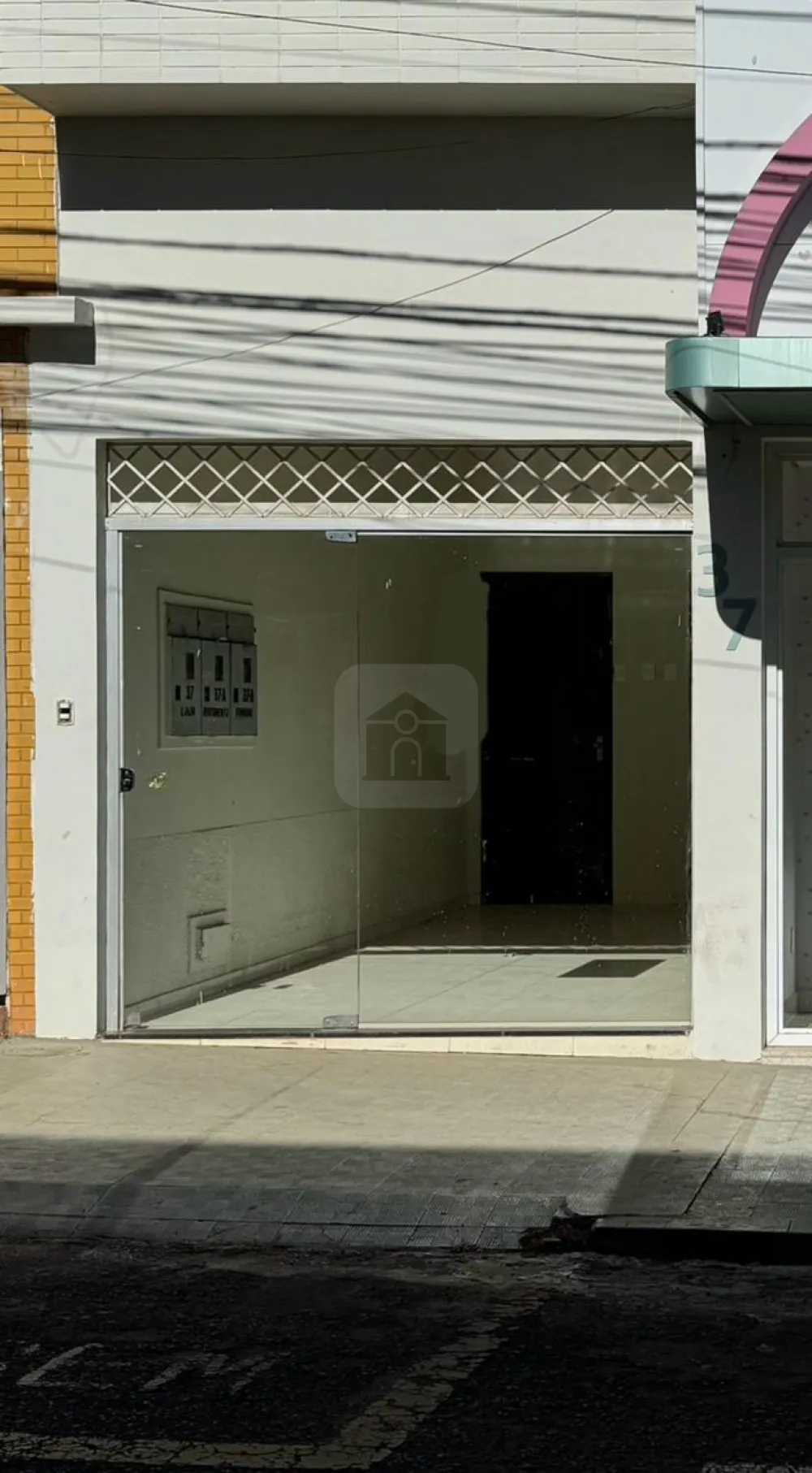 Alugar Casa / Padr&atilde;o em Araguari R$ 1.000,00 - Foto 1