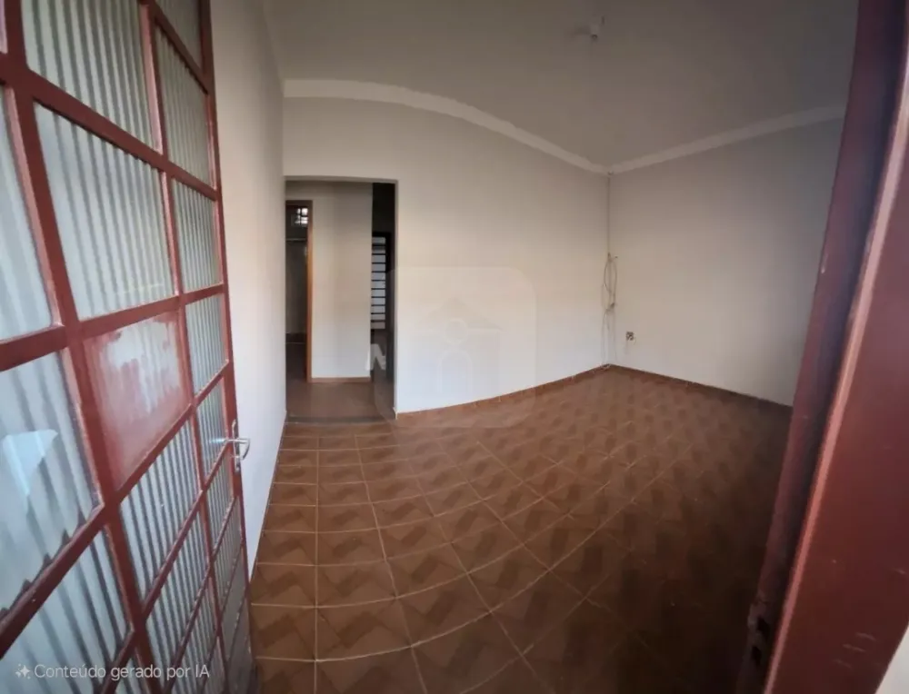 Alugar Casa / Padr&atilde;o em Uberl&acirc;ndia R$ 1.500,00 - Foto 1