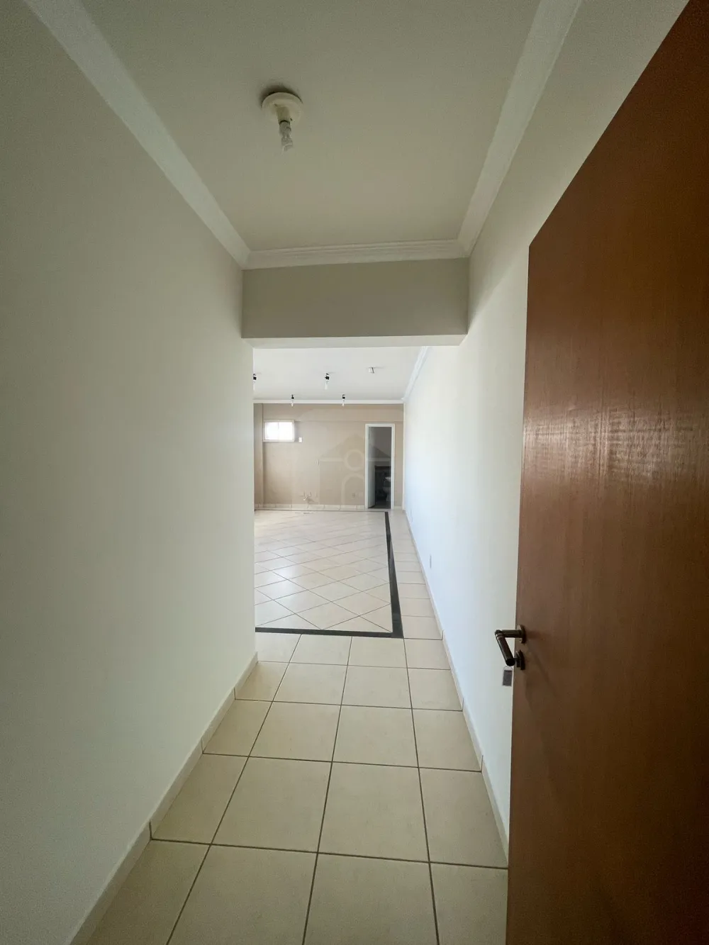Alugar Comercial / Sala Comercial Condom&iacute;nio em Araguari R$ 750,00 - Foto 1