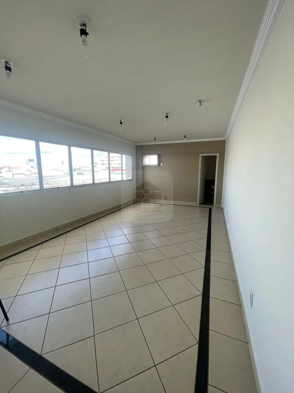 Alugar Comercial / Sala Comercial Condom&iacute;nio em Araguari R$ 750,00 - Foto 2