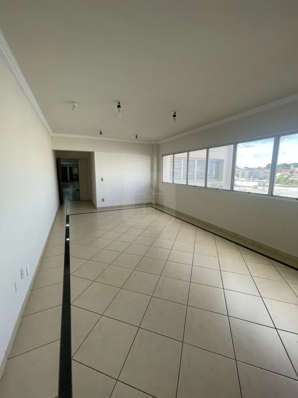 Alugar Comercial / Sala Comercial Condom&iacute;nio em Araguari R$ 750,00 - Foto 3
