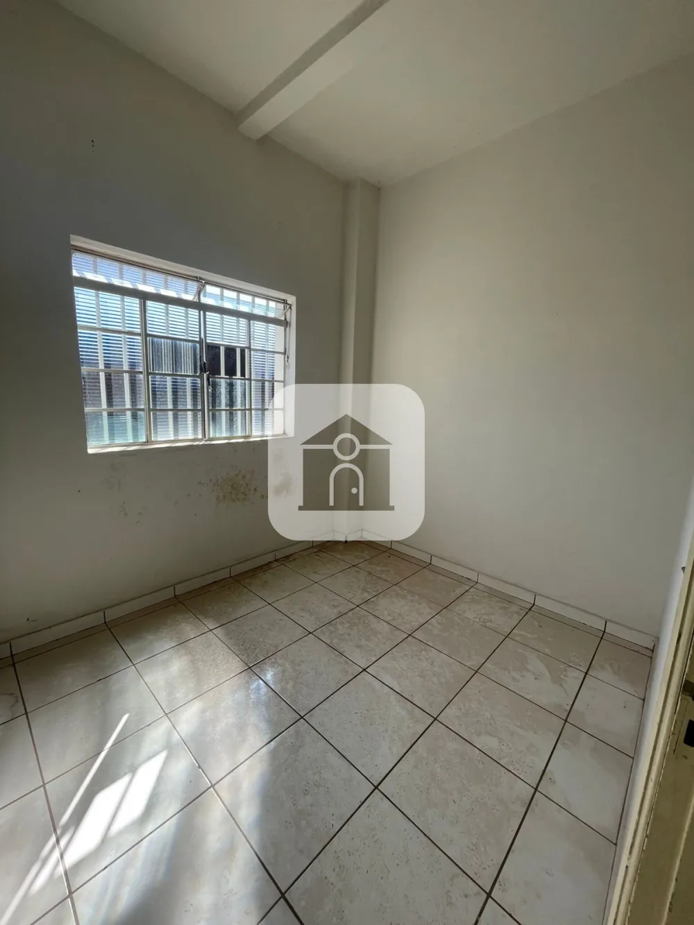 Alugar Casa / Padr&atilde;o em Araguari R$ 900,00 - Foto 4