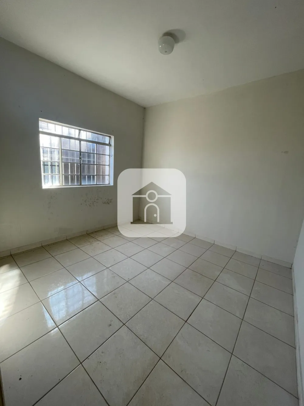 Alugar Casa / Padr&atilde;o em Araguari R$ 900,00 - Foto 5