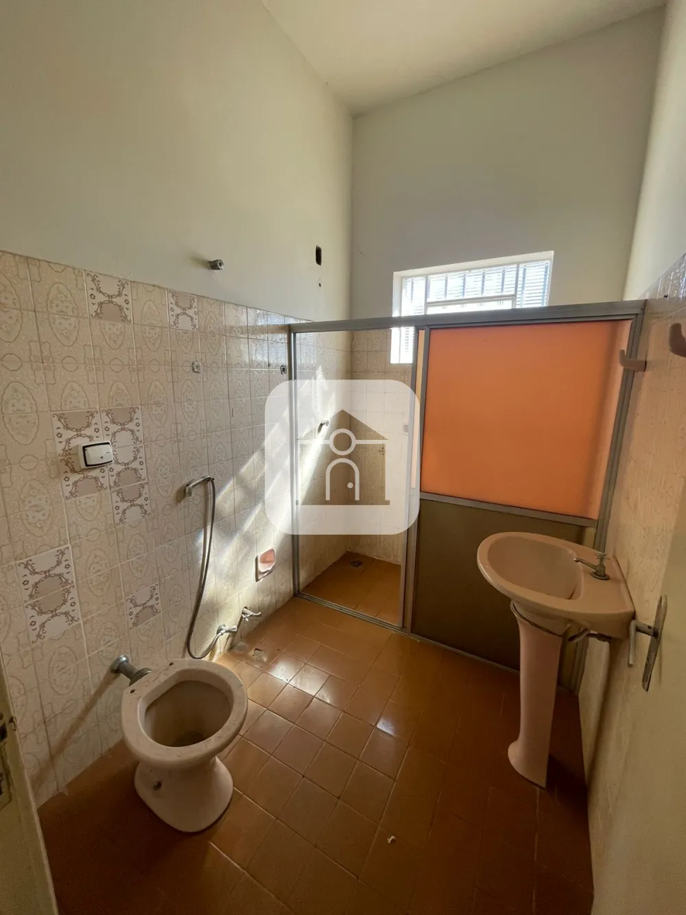 Alugar Casa / Padr&atilde;o em Araguari R$ 900,00 - Foto 6