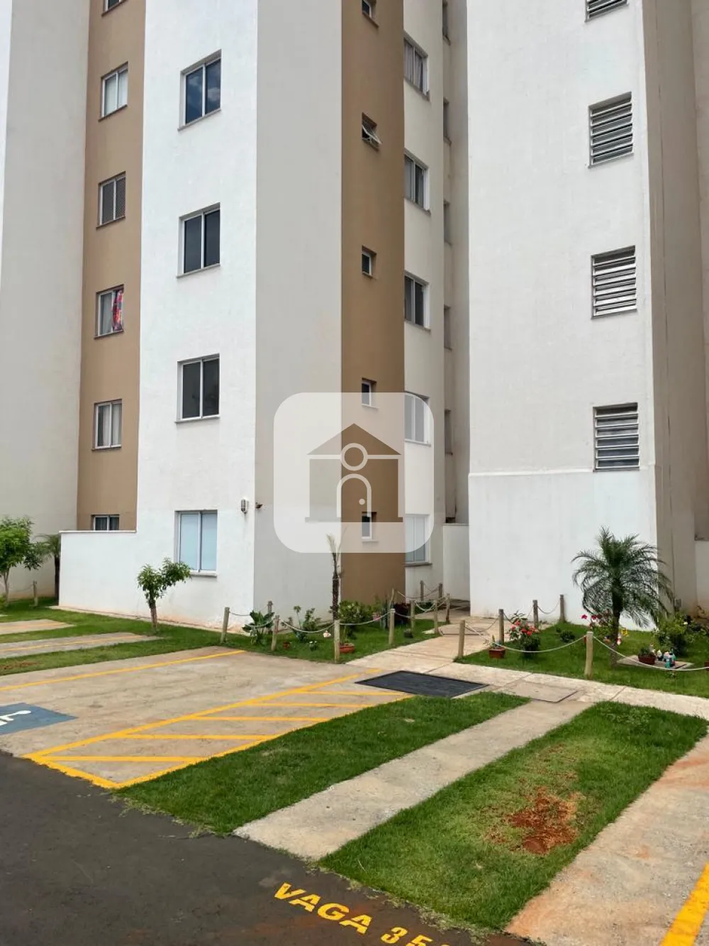 Comprar Apartamento / Padr&atilde;o em Uberl&acirc;ndia R$ 200.000,00 - Foto 1