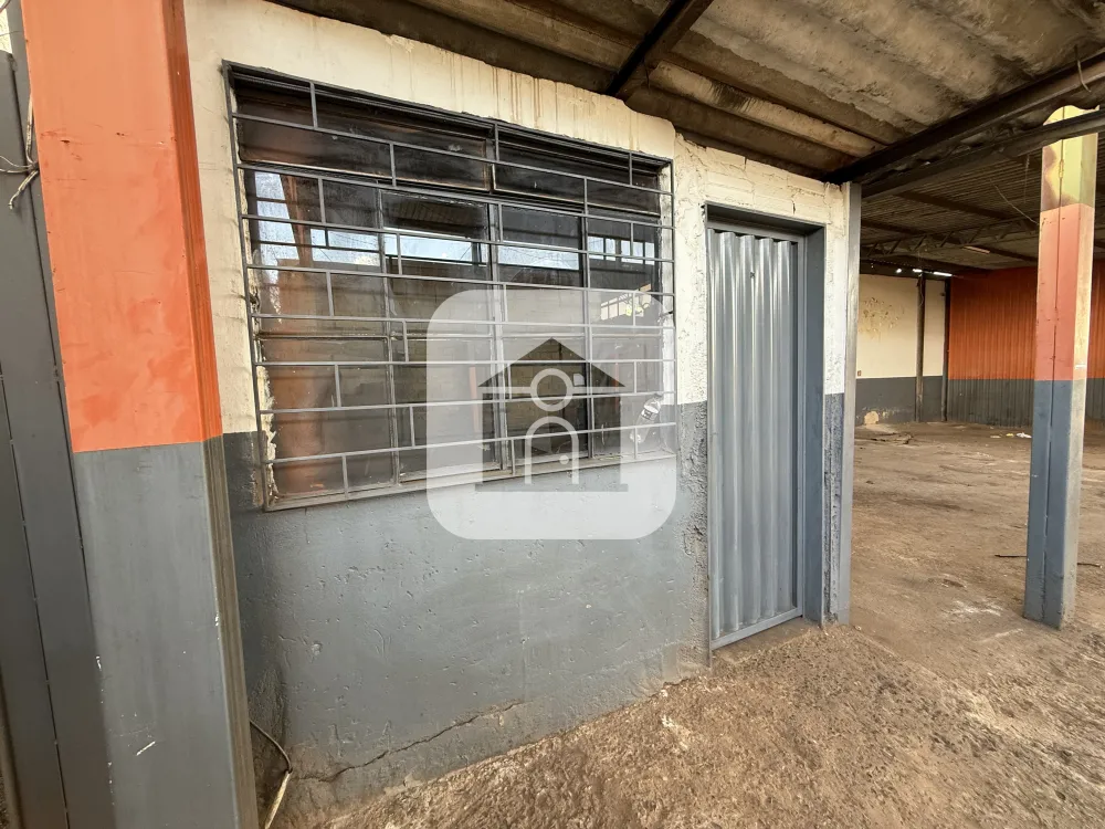 Alugar Comercial / Galp&atilde;o em Uberl&acirc;ndia R$ 8.000,00 - Foto 2